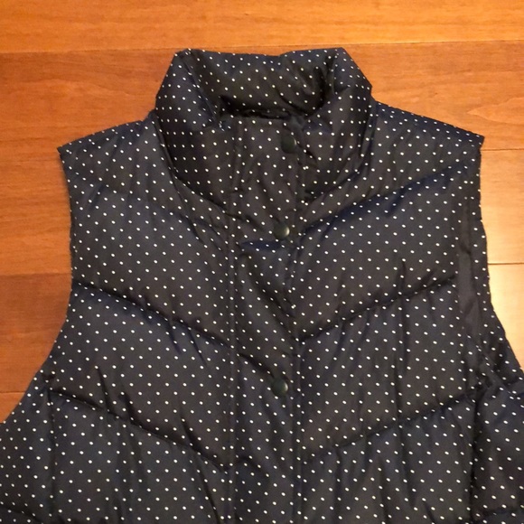 GAP vest.💙🤍 - Picture 2 of 5